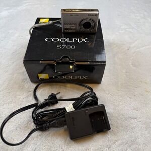 Nikon Coolpix S700 12.1MP Digital Camera Silver 3x Optical Zoom - Tested